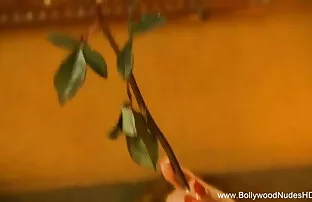 अधिक सेक्सी फिल्में फुल मूवी एचडी गहराई से । देवी के साथ पैर पूजा