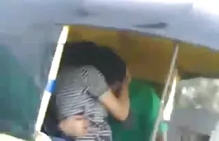 एक टंकण सेक्सी पिक्चर फुल एचडी ले रहा है