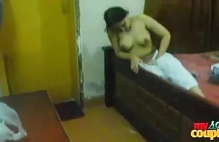 छोटे ब्लू सेक्सी फुल एचडी छोटे एशियाई बेब खुद को सिर पर!